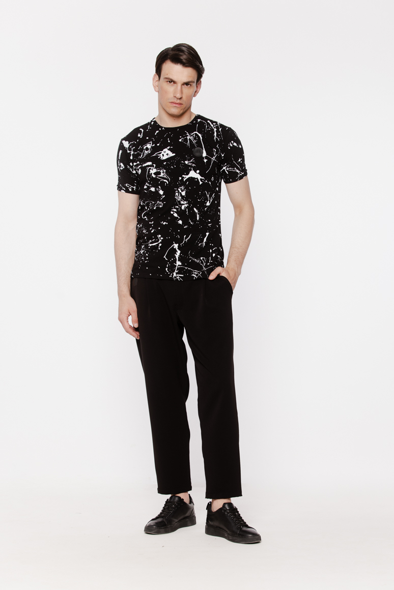 T-SHIRT CZARNY W PRINT MĘSKI - obrazek 2