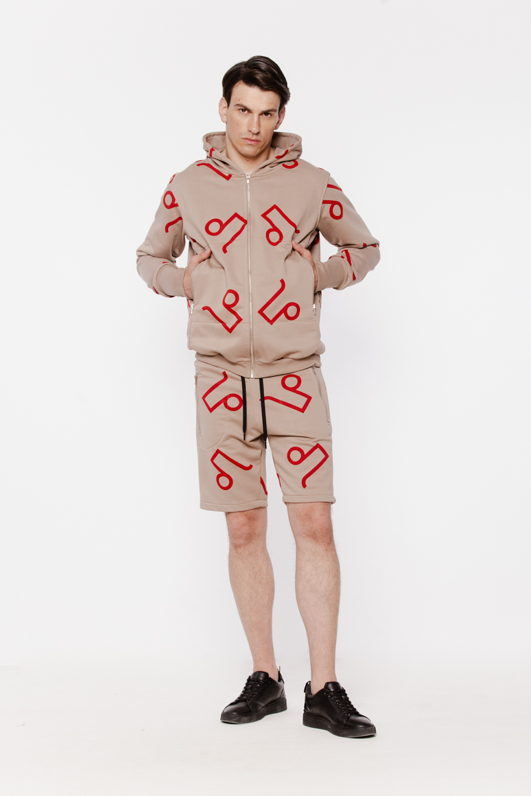 BLUZA BEŻOWA W CZERWONY MONOGRAM ROZIPNANA MĘSKA - obrazek 2